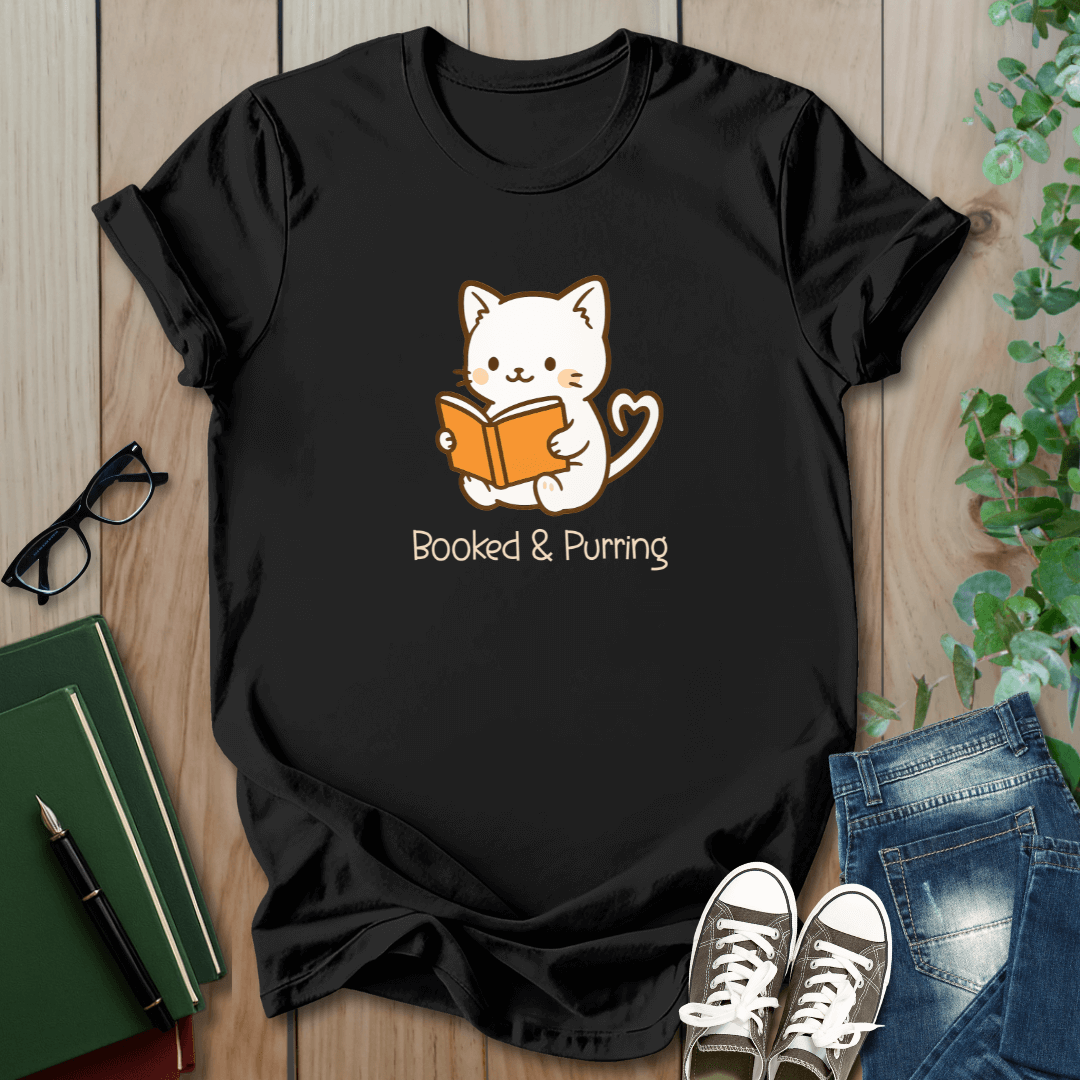 Booked & Purring - T-Shirt