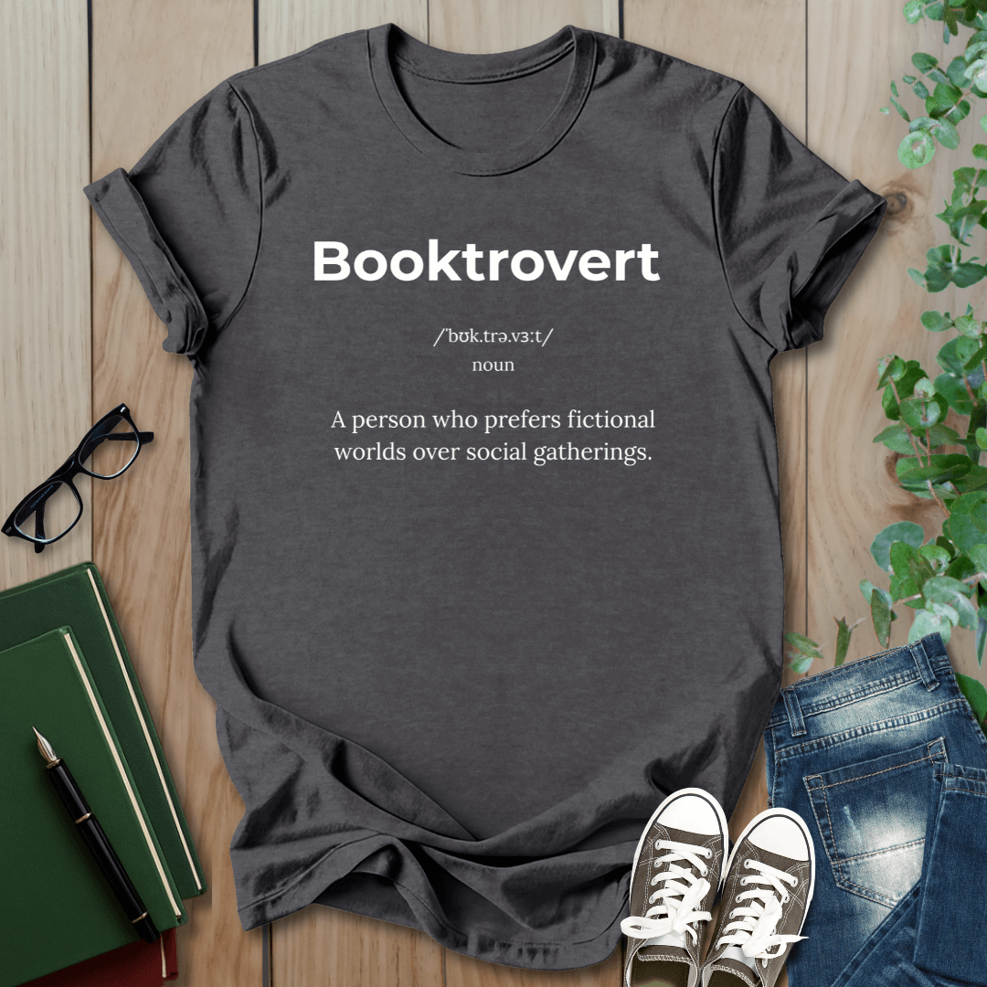 Booktrovert Definition - T-Shirt